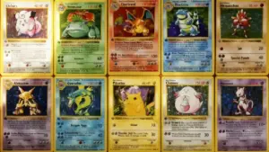 Carte Pokémon vintage rare disposte in due file, tra cui Charizard, Pikachu e Mewtwo.